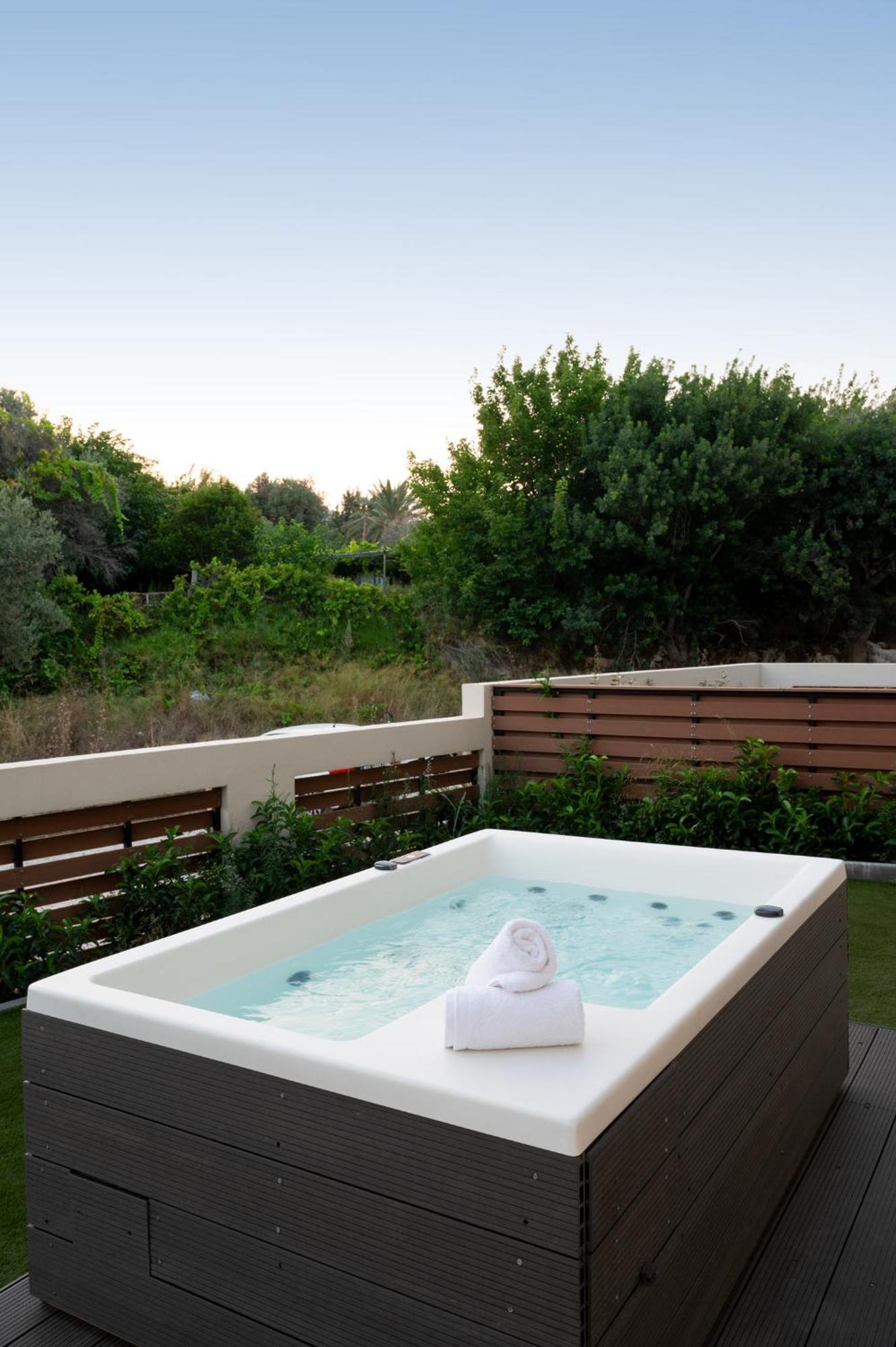 Maison Du Jardin 2-Bedroom Apartment Private Outdoor Jacuzzi Rhodes City Exterior foto